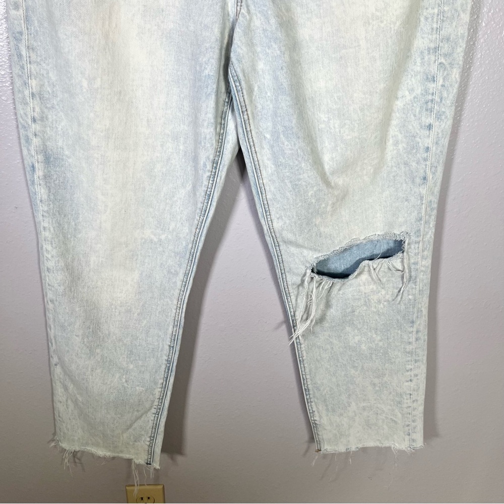 American eagle light wash distressed raw hem denim mom jeans high rise 12R - Picture 7 of 12